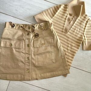 Michael Kors Stretch skirt set with chain belt